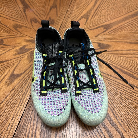 Nike VaporMax Shoes - Picture 2 of 7